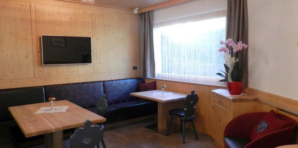 Hotel Garni Mezdi Selva di Val Gardena
